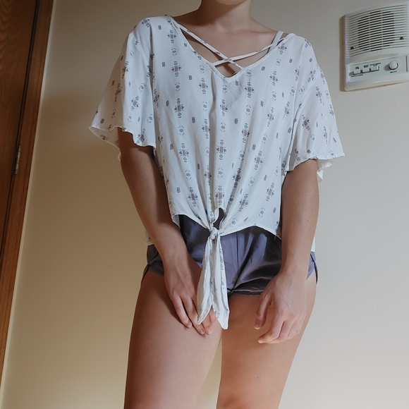 Patterned Blouse - Picture 6 of 7